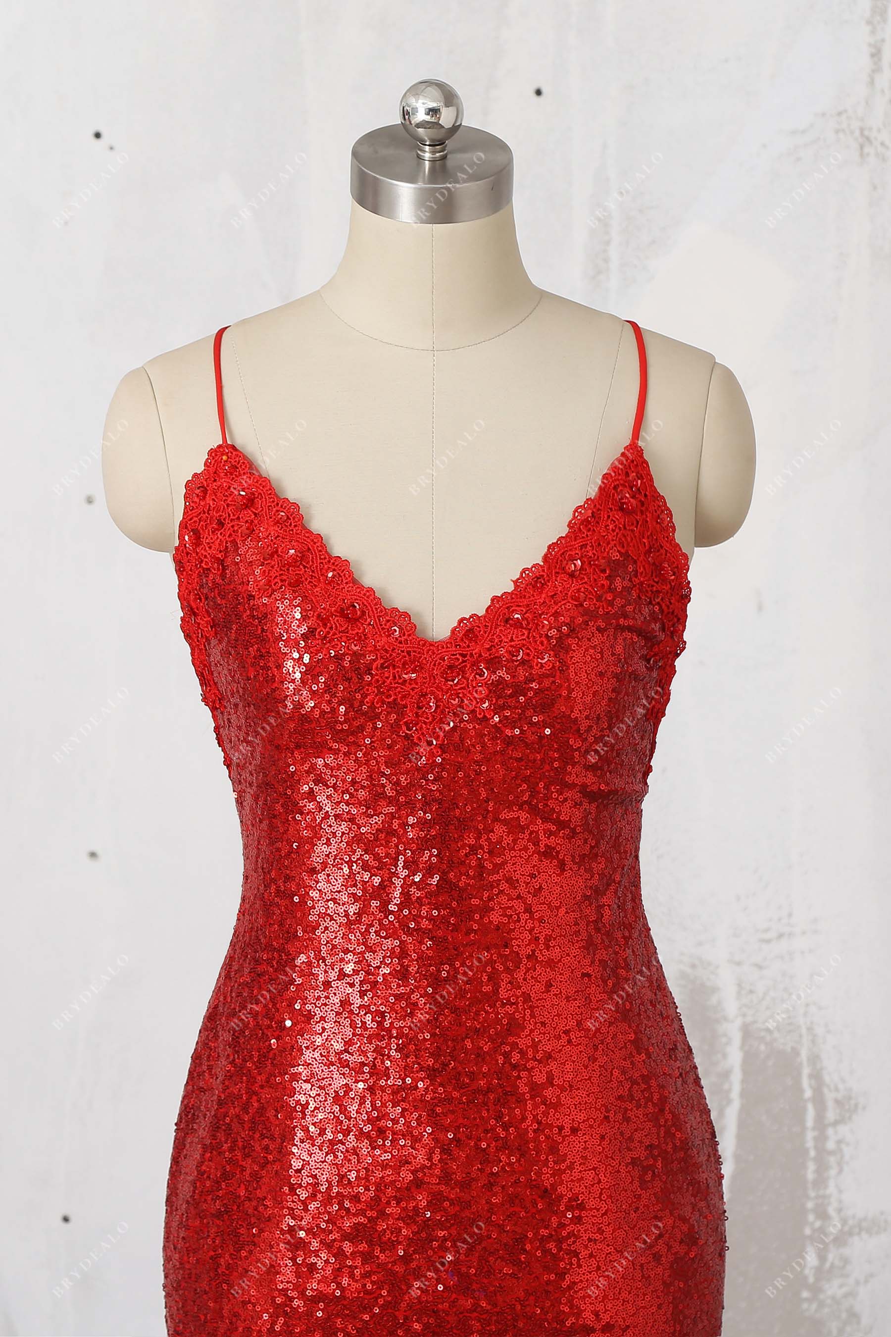 scalloped lace V-neck spaghetti straps prom dress