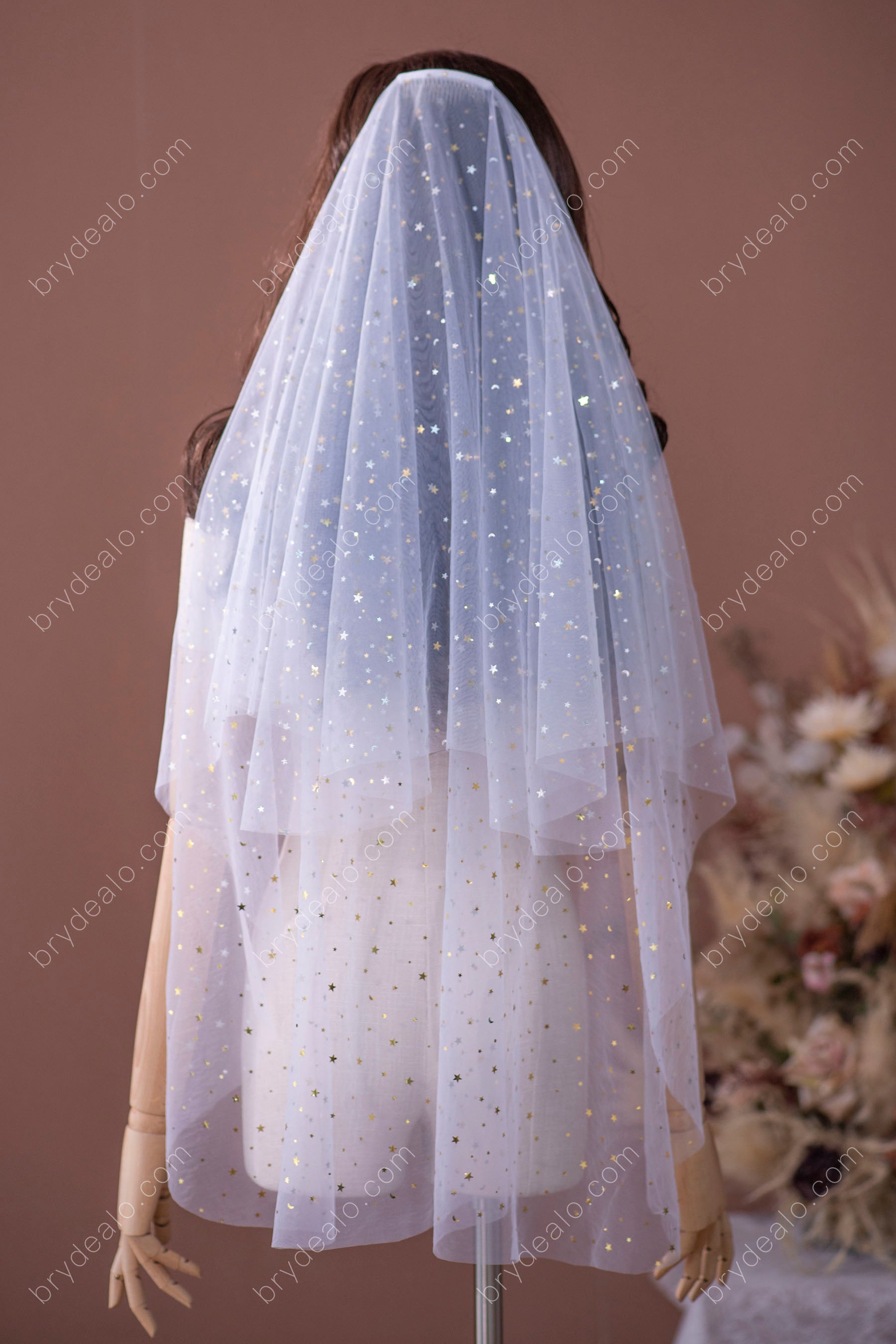 https://brydealofactory.com/cdn/shop/products/statement-star-moon-comb-bridal-veil.jpg?v=1644138910&width=1800