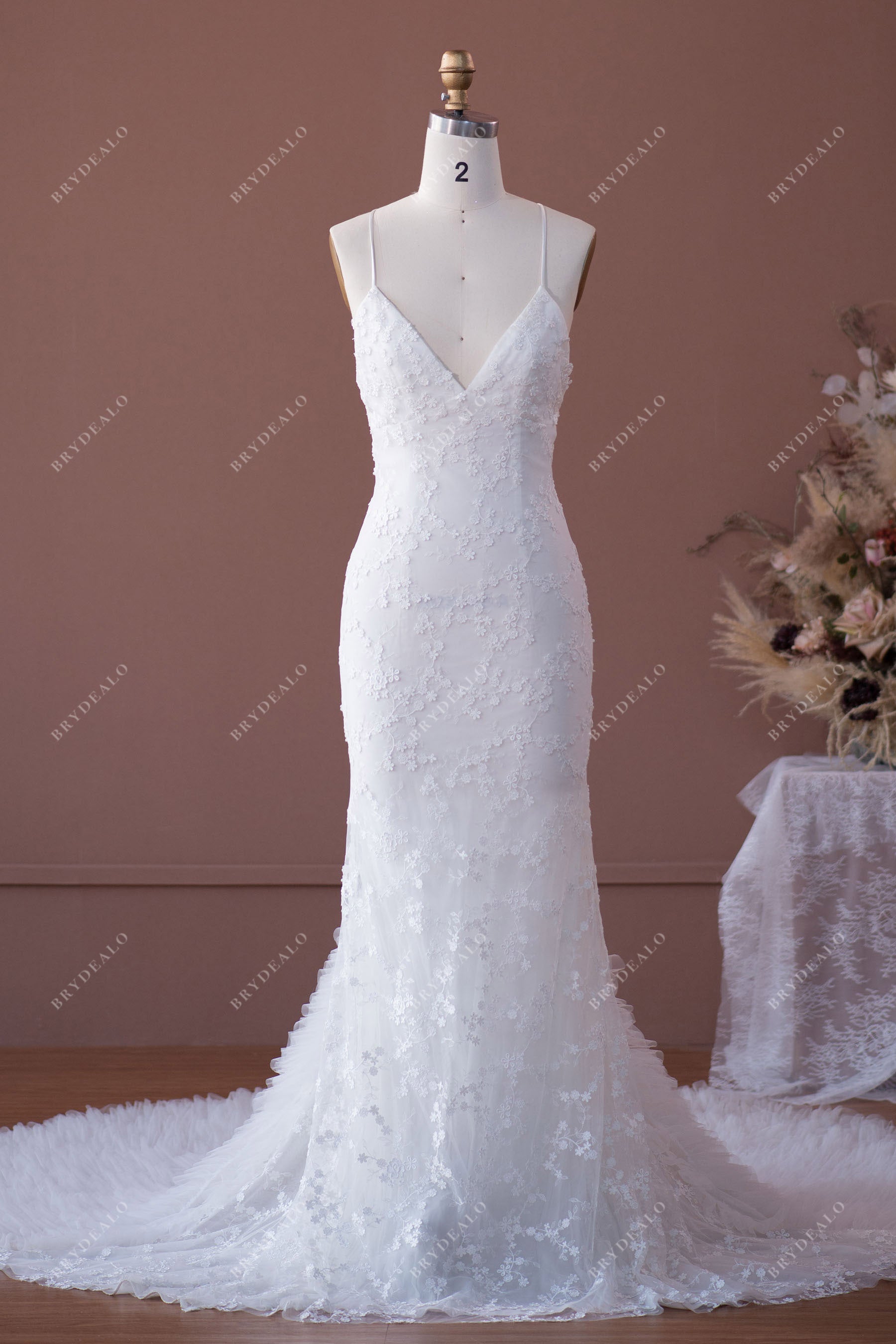 Sample Sale Wholesale V-neck Lace Wedding Dress