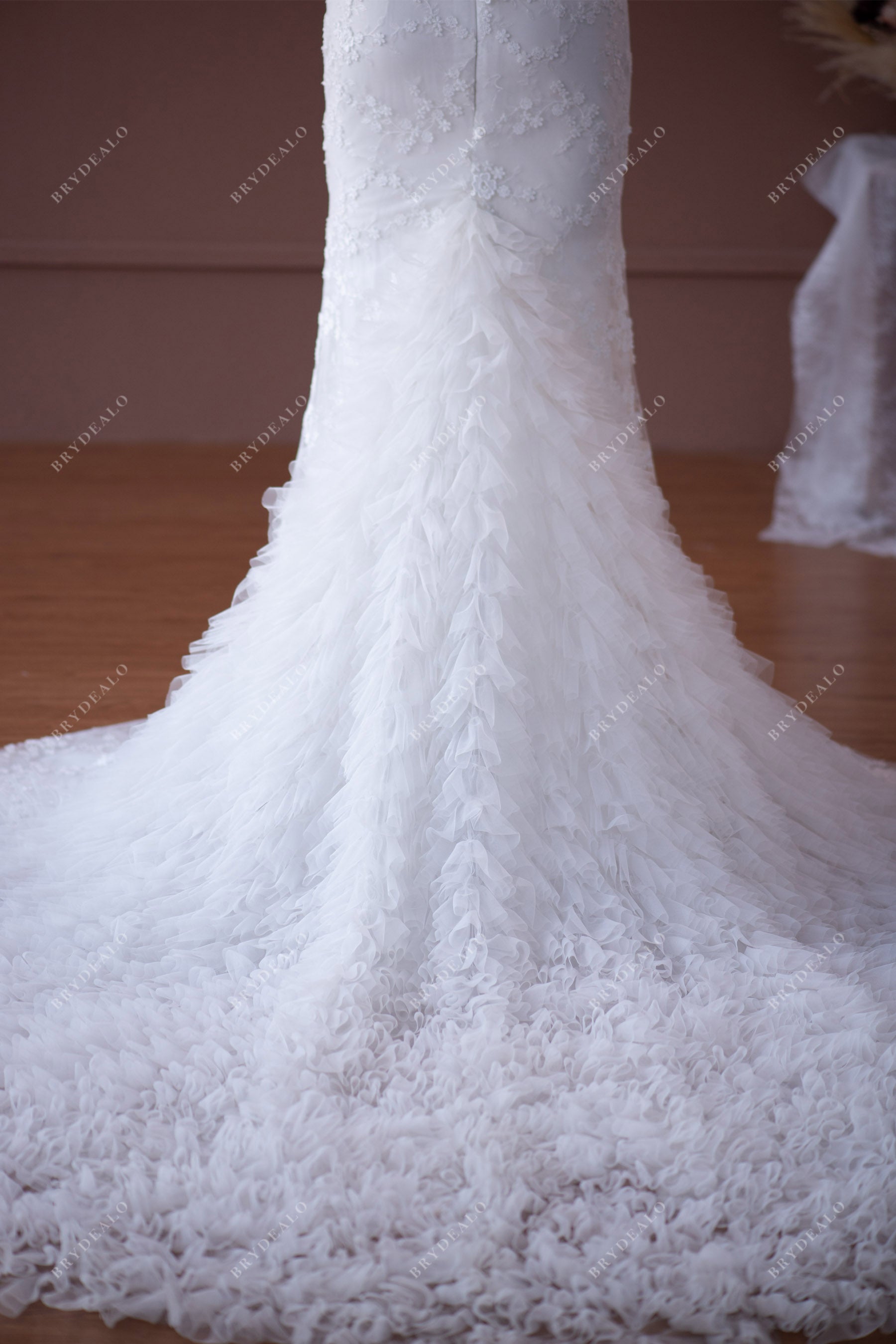 Wholesale Crisscross Back Ruffled Tulle Wedding Dress