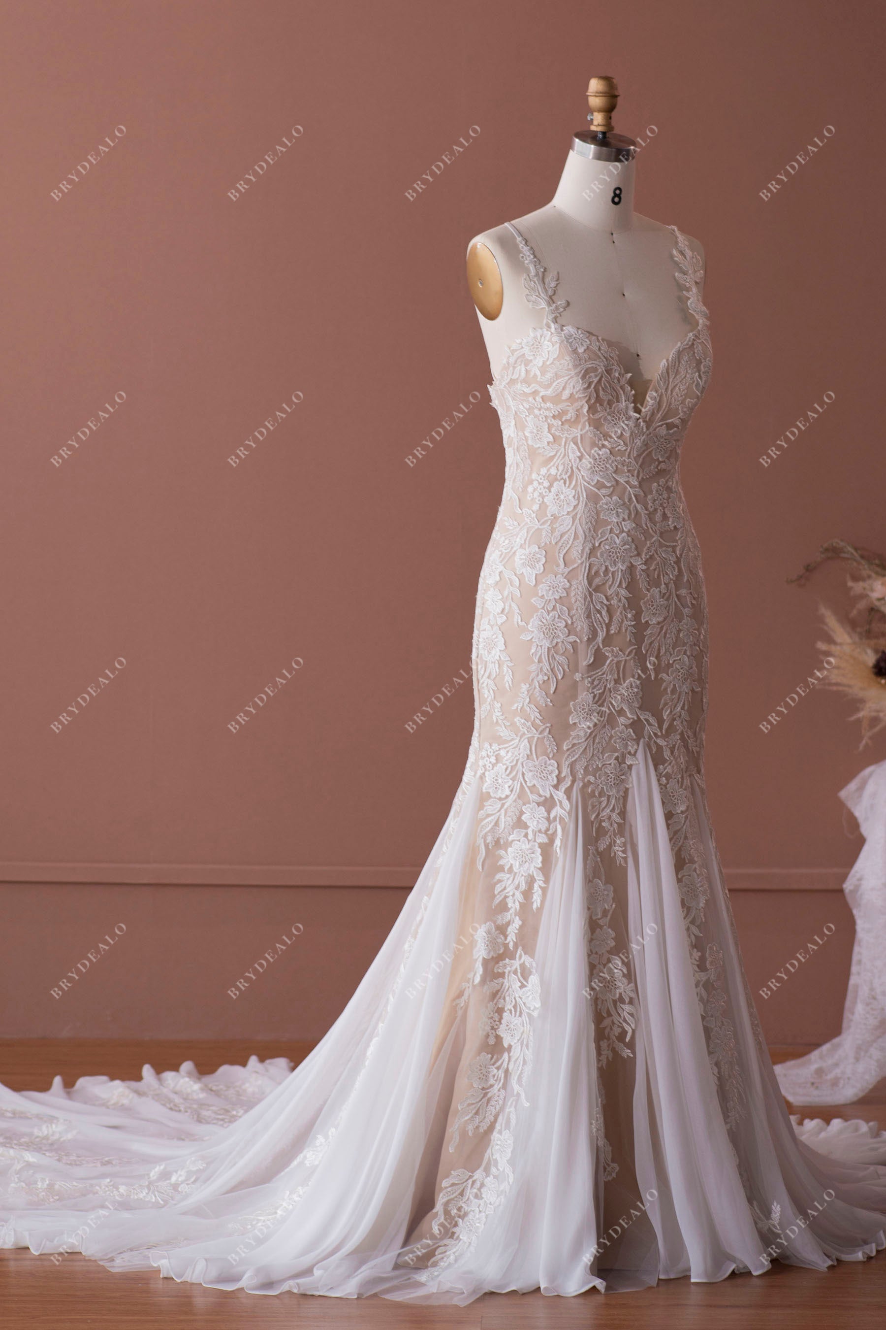 lace mermaid bridal gown