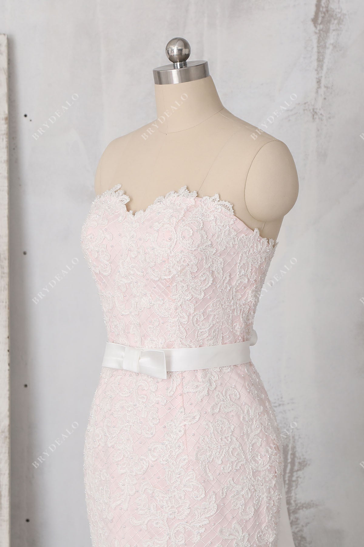 sweetheart neck lace wedding gown