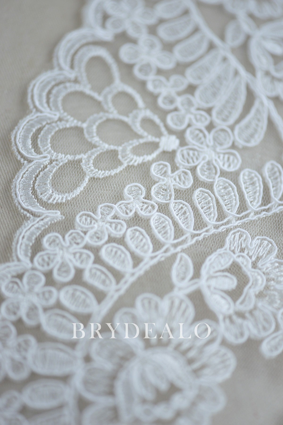 Symmetrical Curved Bridal Lace Trim