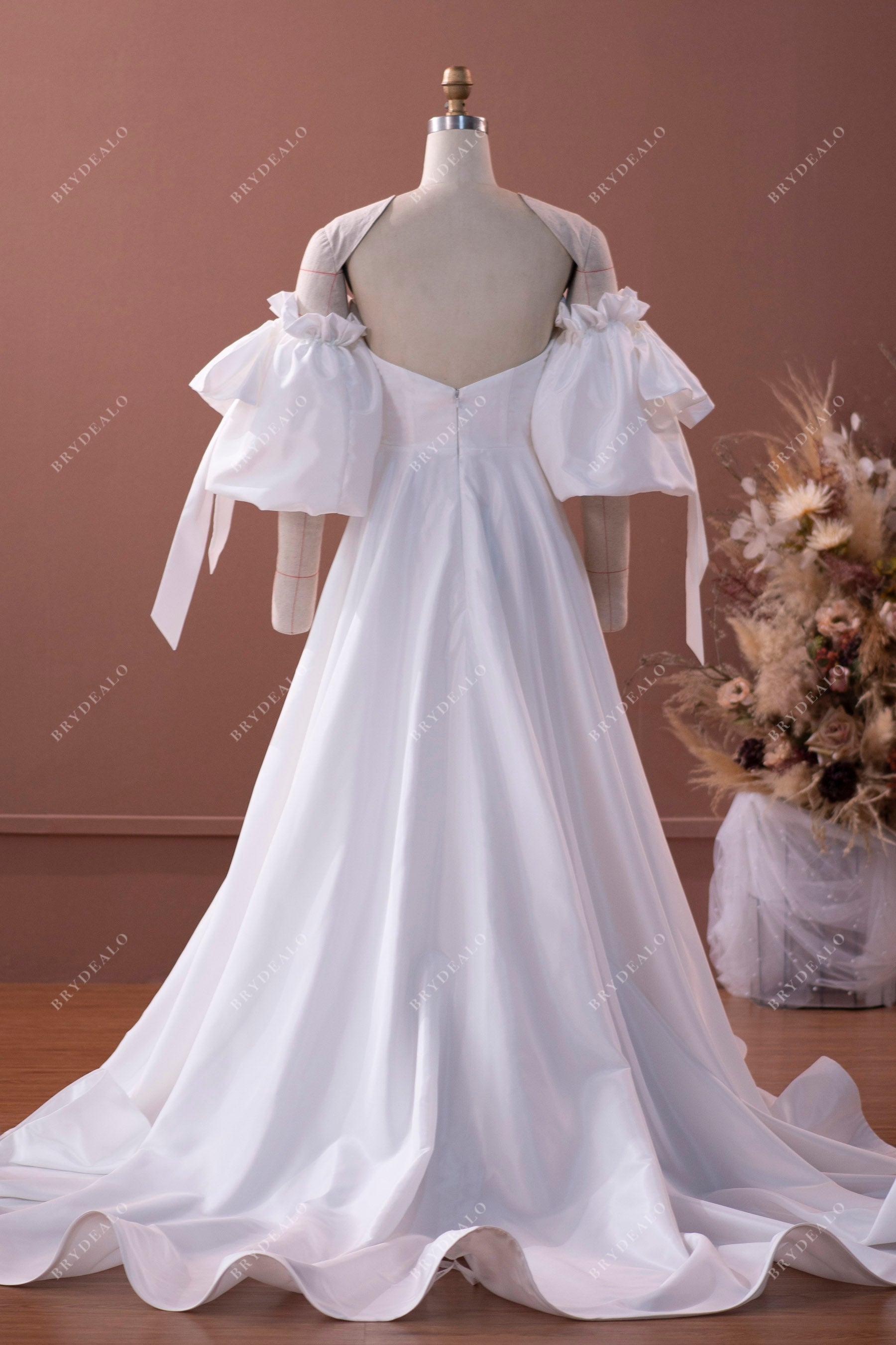 Wholesale Taffeta Sweetheart A-line Wedding Dress with Bubble Sleeves