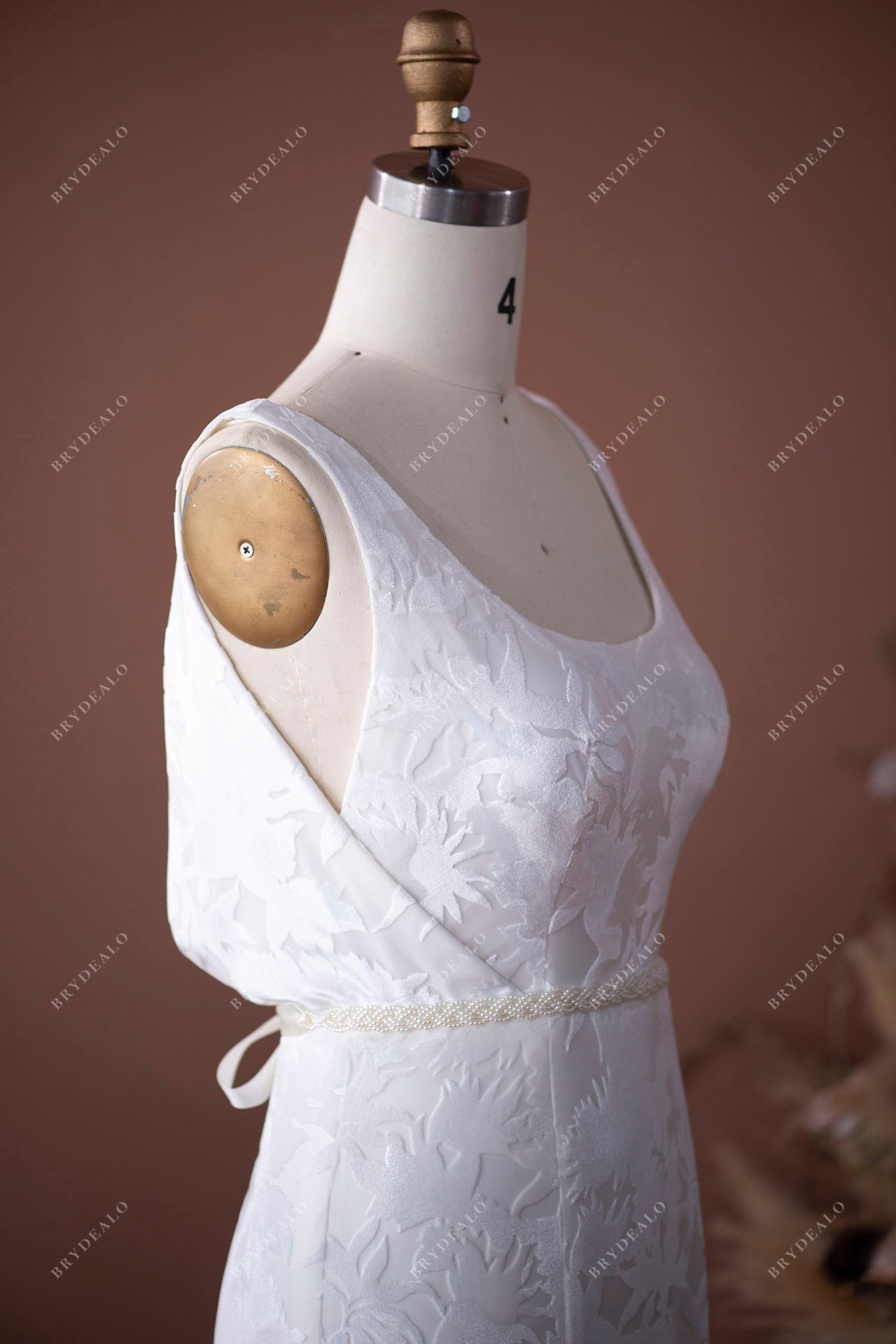 sleeveless velvet bridal gown for wholesale