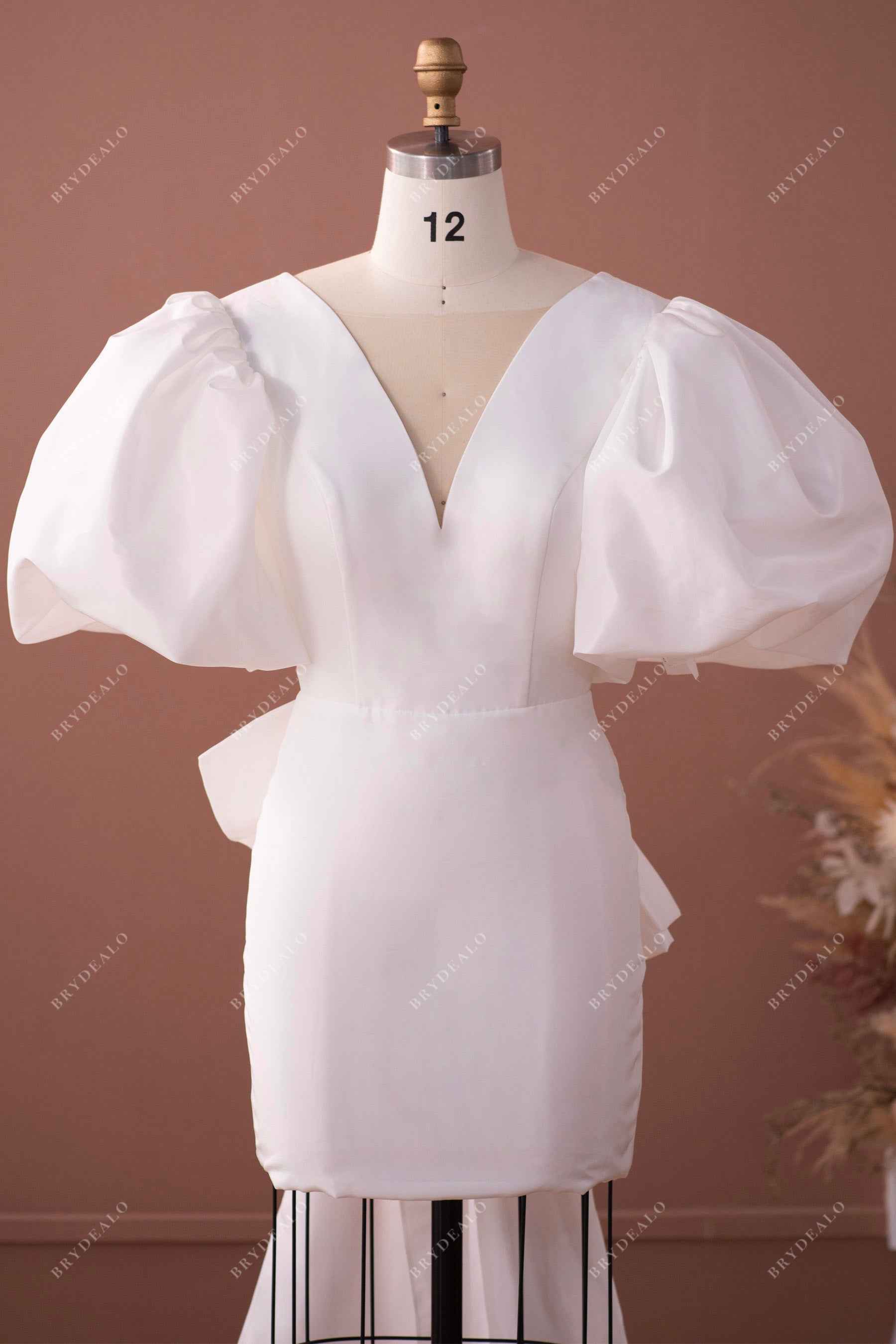 V-neck bubble sleeves bridal dress