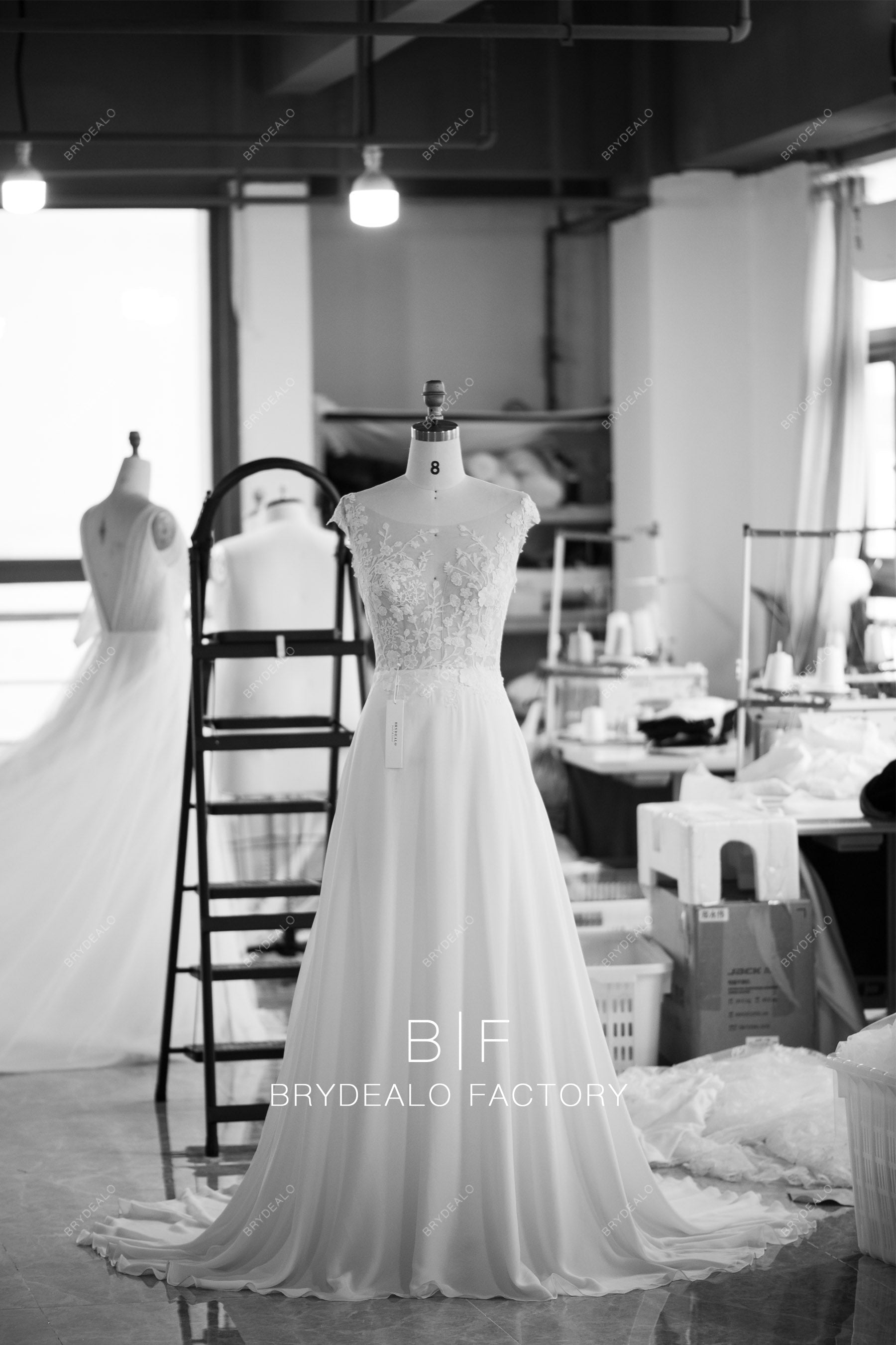 wholesale cap sleeve lace flowing chiffon wedding dress