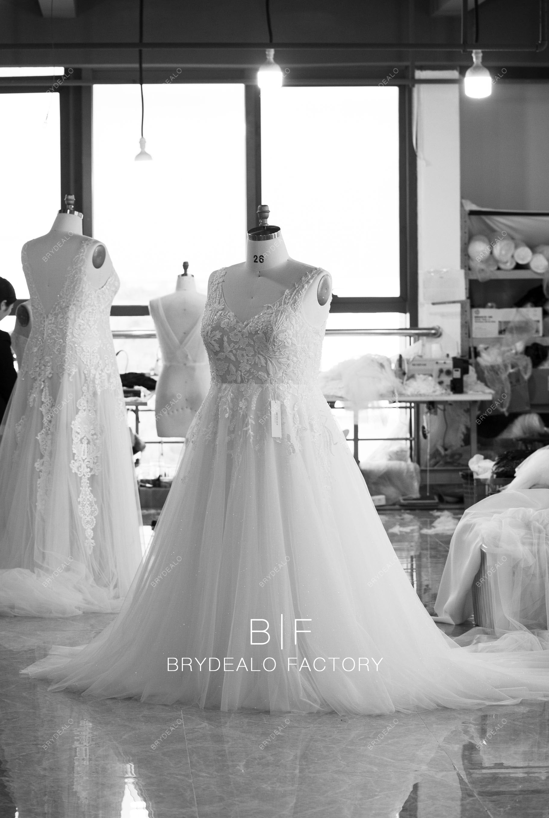 wholesale hand-sewn beading lace wedding gown