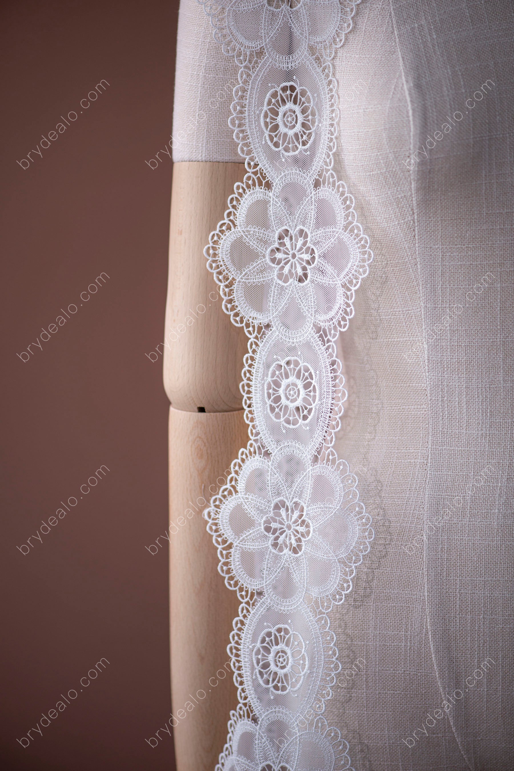 Nifty Flower Scalloped Crochet Lace Trim for Wholesale