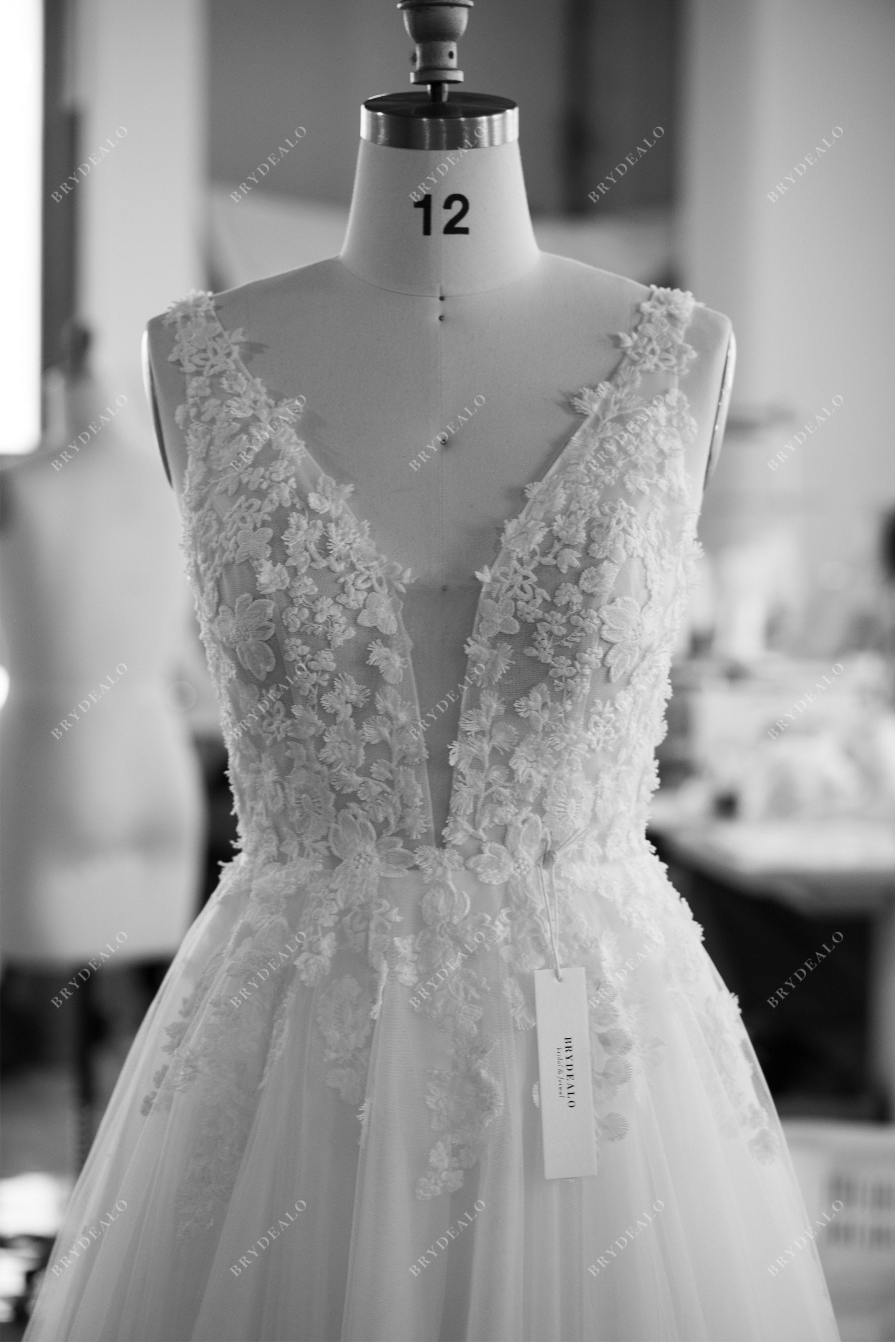 wholesale plunging lace wedding dress