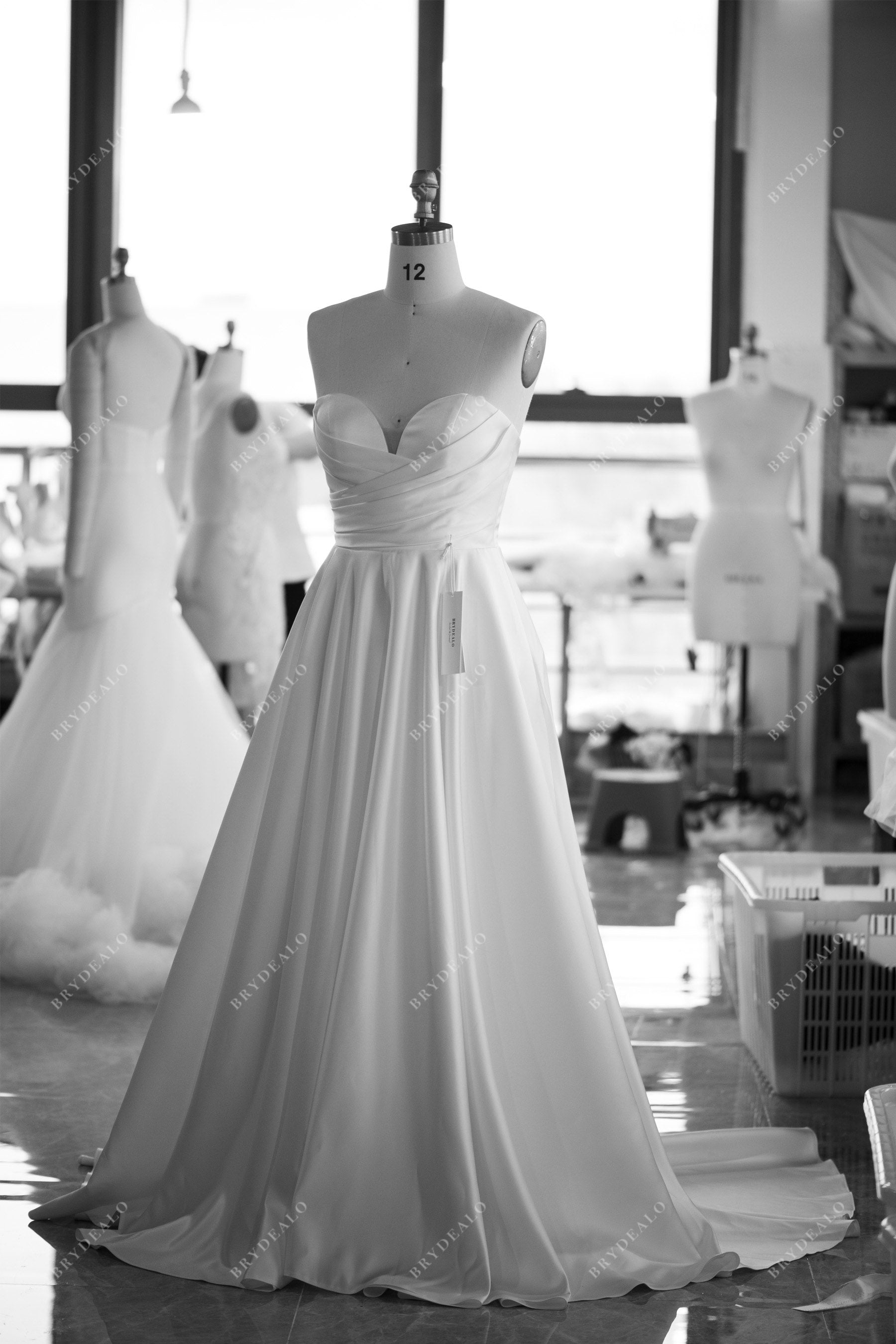 wholesale strapless satin wedding dress