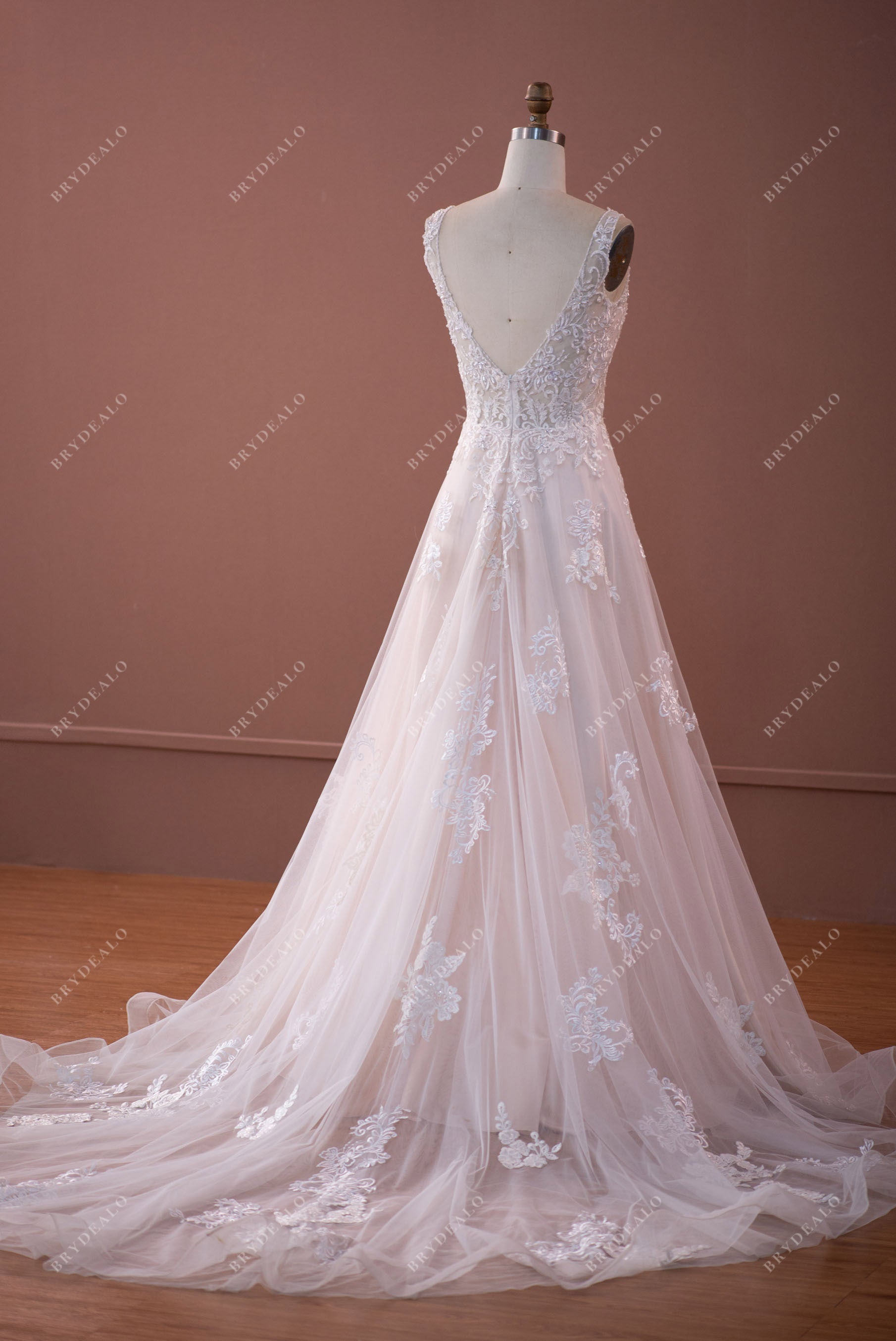 Beaded Lace V-back Lace A-line Wedding Dress Sample Sale